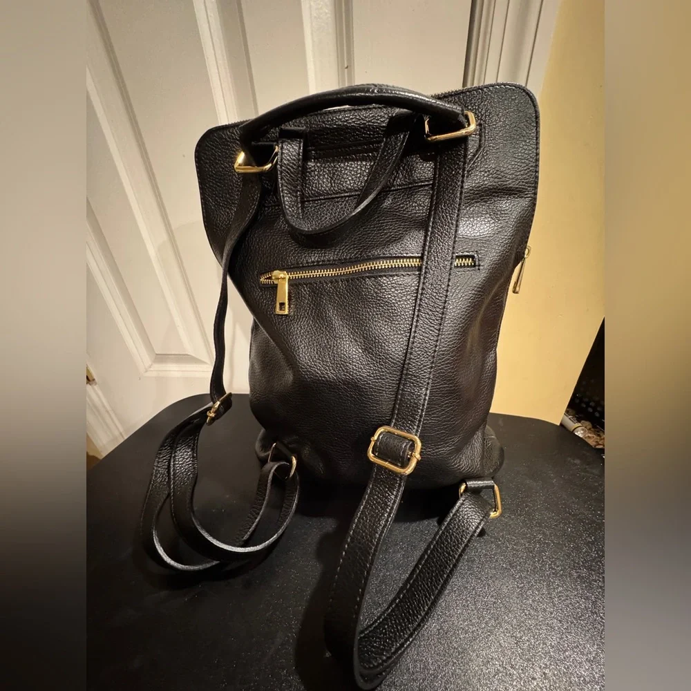 Vera Pelle Classic Black Backpack/ shoulder bag made in Italy NWOT